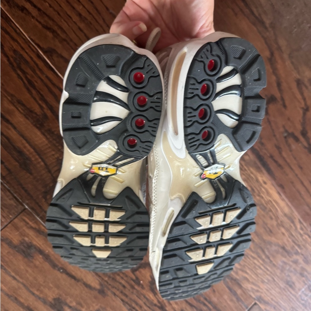 Nike Air Max Plus Premium in Sand - Picture 5 of 5